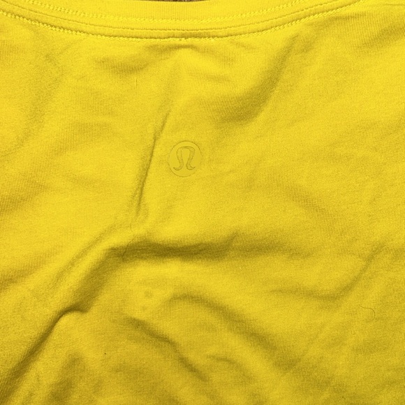 Lululemon High Neck Running and Training Shirt in Yellow Serpentine - Picture 4 of 4